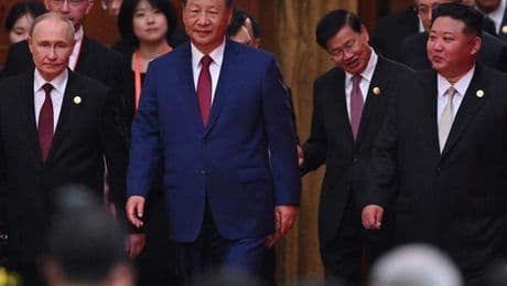 Les images de la première rencontre publique de Xi Jinping, Kim Jong-un et Vladimir Poutine