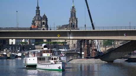 Flottenspektakel: Mai-Parade der Dresdner Weißen Flotte ohne Carolabrücke
