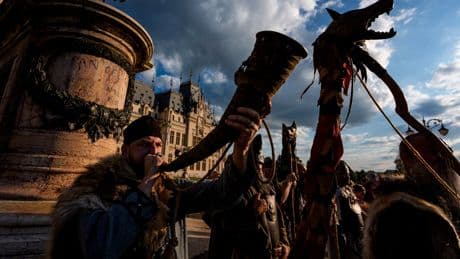 Photos show history lovers replaying ancient Roman battles in Romania