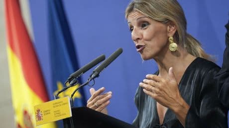 Yolanda Díaz escurre el bulto y asume la derrota de la reducción de la jornada