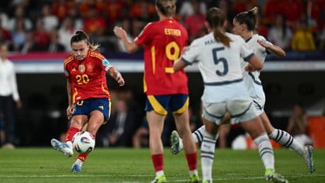 España derriba el muro de Suiza para volver a las semifinales de la Euro 28 años después