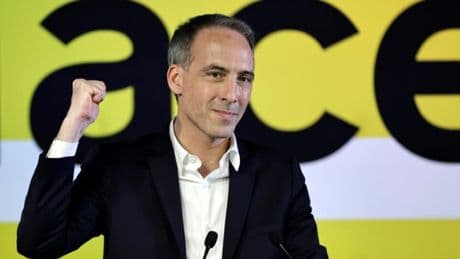 "Elle, c'est elle et moi, c'est moi": Raphaël Glucksmann promet de "trancher" l'éventuel conflit d'intérêt avec Léa Salamé s'il est candidat en 2027