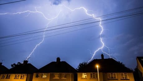 Thunderstorm warning issued by Met Office - but temperatures will remain high