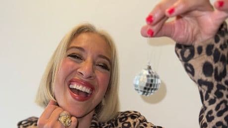 Former Record reporter Bev Lyons  turns tables by launching pop career