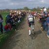 Paris-Roubaix : le spectateur qui a lancé un bidon plein au visage de Mathieu van der Poel s'est rendu à la police