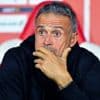 PSG-trainer Luis Enrique loopt sleutelbeenbreuk op bij val met fiets