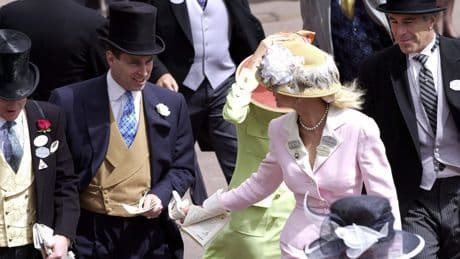 Vernietigend nieuw bewijs vriendschap prins Andrew en Jeffrey Epstein ontdekt: foto’s in privévertrek koningin Elizabeth