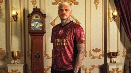 Galatasaray yeni sezon alternatif formasını tanıttı