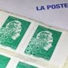 Hausse des prix du timbre : "On voudrait tuer le courrier qu'on ne s'y prendrait pas autrement", alerte le mensuel "Que choisir"