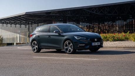 El Seat León e-Hybrid es un coche híbrido enchufable, con más de 130 kilómetros de autonomía eléctrica y la etiqueta Cero de la DGT