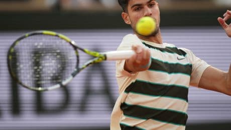 Alcaraz levita en la noche de París y le hace un siete a los 'Grand Slam'