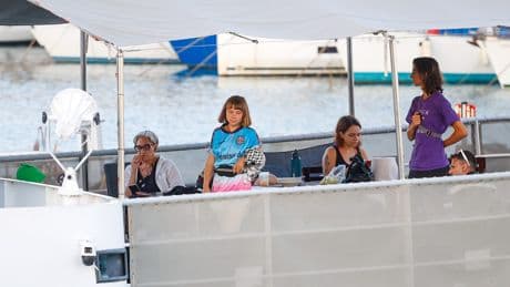 La flotilla antijudía para en Menorca para reponerse tras sólo un día de viaje y Colau se lamenta: &quot;Se movía todo&quot;