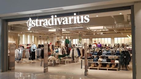 Stradivarius vende la chaqueta más primaveral y barata de la temporada: disponible en dos tonos por 17,99 euros