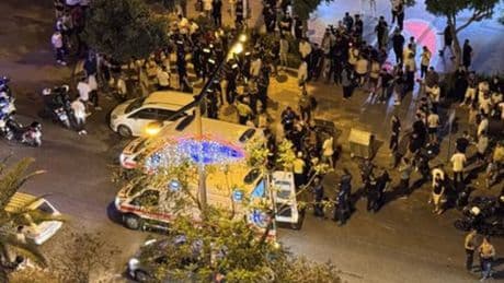 Motosiklet devrildi: 2 polis yaralı