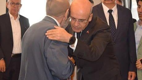 Bakan Şimşek, hayatını kaybeden ağabeyi için memleketi Batman’da taziyeleri kabul etti