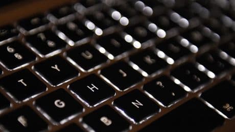 Panne électrique en Espagne et au Portugal: rien n'indique une cyberattaque "à ce stade", selon l'UE