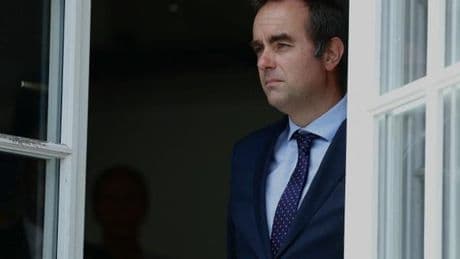Sébastien Lecornu, d’ancien macroniste préféré du RN à premier ministre vite menacé par Marine Le Pen