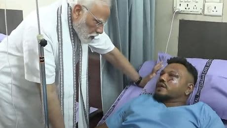 Flugzeugcrash in Indien: Wie kann ein Mensch das überleben?