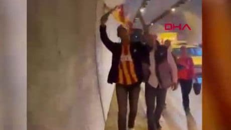 Kutlamalarda döner bıçağıyla dehşet saçan 2 Galatasaray taraftarı serbest bırakıldı