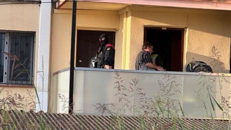 Macrooperativo contra el 'top manta' en Salou: lanzamientos de piedras y registros en viviendas