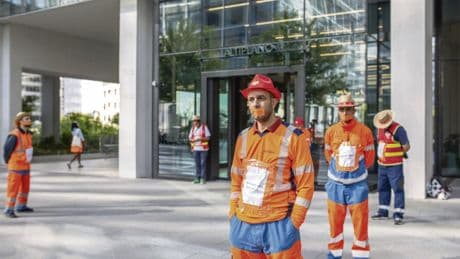 « Ils nous traitaient comme des esclaves » : des travailleurs sans-papiers exploités par un sous-traitant de Suez demandent des comptes au géant des déchets