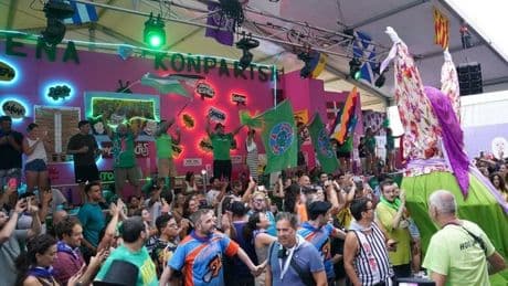 Las txosnas desatan el frenesí en el Arenal