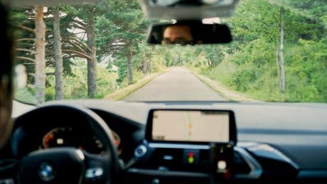 Android Auto: Videos bald auch während der Fahrt hören