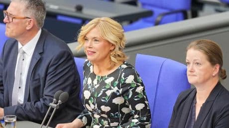 Jetzt will Merz Kanzler werden – Klöckner schließt Wahl, Auszählung beginnt