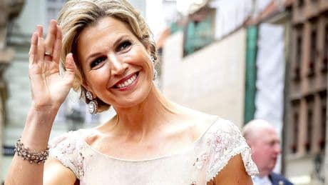 Máxima straalt in oude jurk uit 2006