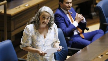 Manitoba cabinet minister apologizes again for sign-language interpreter comments