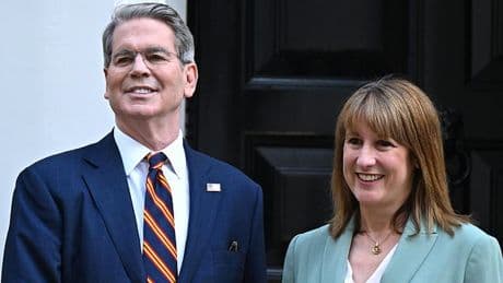 Investors dumping UK stocks at fastest pace for 20 years: Fund managers 'terrified' ahead of November Budget