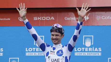 Bergkoning Jay Vine pakt z’n tweede ritzege in Vuelta, Jonas Vingegaard herovert rode leiderstrui