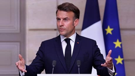 «Il continue à penser que c’était inéluctable» : un an après la dissolution, Macron droit dans ses bottes