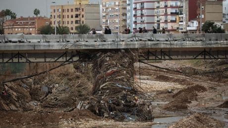 El Gobierno valenciano lleva a la CHJ a la Fiscalía por vertidos de residuos y vehículos junto al barranco del Poyo