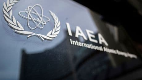 Krieg in Nahost: Iran setzt Zusammenarbeit mit IAEA aus