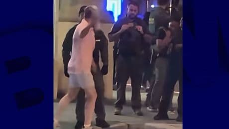 "Bande de fascistes": un homme arrêté après avoir jeté son sandwich sur un agent fédéral à Washington D.C.