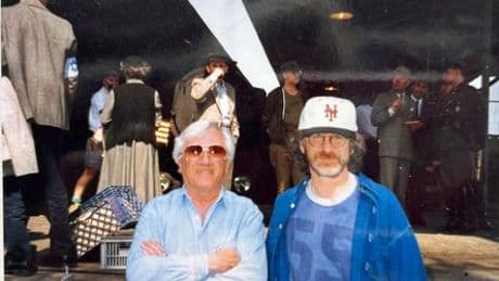 Holocaust-Überlebender trifft auf »Schindlers Liste«-Regisseur Steven Spielberg - Ein Bild und seine Geschichte