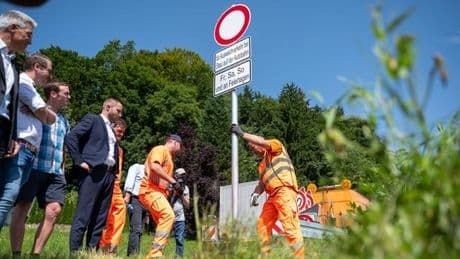 Verkehr: Neue Verbote auf A8: Polizei setzt auf Einsicht der Fahrer