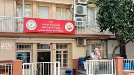 Adana’da sokakta silahlı saldırı: 1 ölü!