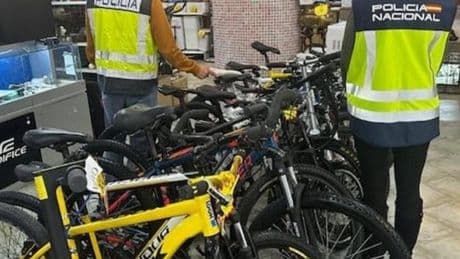 Dos detenidos en Gandia por apropiarse de bicis eléctricas de alquiler y venderlas en tiendas de segunda mano