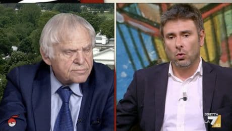 "Si vergogni", "Bambini palestinesi...". Scontro di fuoco tra Di Battista e Luttwak