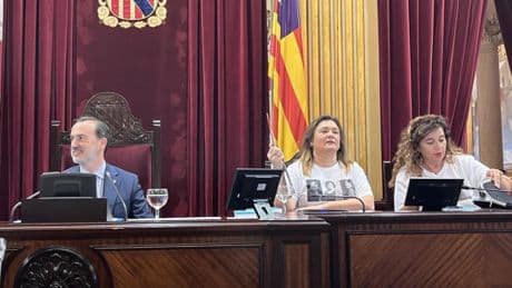 El Constitucional admite el recurso de amparo de las dos diputadas expulsadas por Le Senne