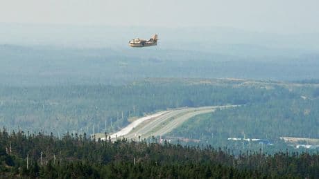 Au Canada, de puissants feux de forêts se rapprochent de trois villes