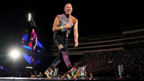 Kiss-Cam-Eklat: Tech-Manager tritt nach Fauxpas bei Coldplay-Konzert zurück