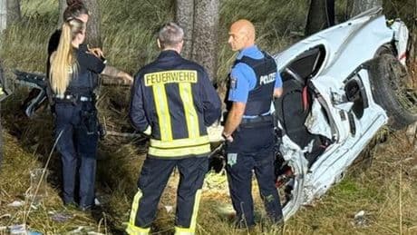 Unfall im Taunus: Weißer Porsche reißt auseinander – zwei Tote