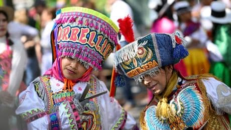 Karneval der Kulturen in Berlin beginnt - Umzug erstmals durch Friedrichshain