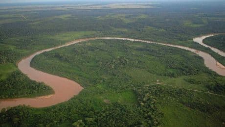 Vijf mensen onder wie een kind overleven 36 uur in moeras vol krokodillen na noodlanding in Bolivia