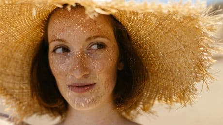 ¿Cosmética antimanchas en verano? Esta es la manera segura de incluirla y prevenir la hiperpigmentación