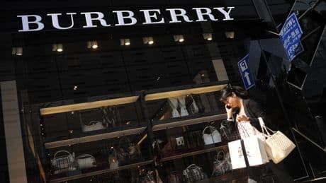 Burberry reducirá en casi un 20% su plantilla dentro de una campaña de recortes de costes
