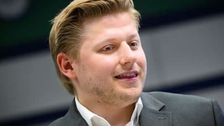 Wie die Richterin den Freispruch für den linken Satiriker begründet